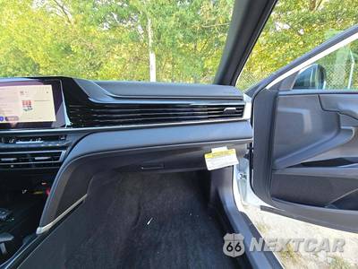 2026 Toyota Camry SE - zdjęcie 16 z 17 - miniatura