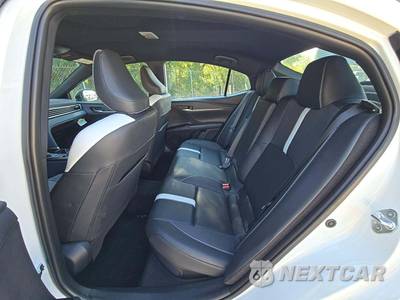 2026 Toyota Camry SE - zdjęcie 10 z 17 - miniatura