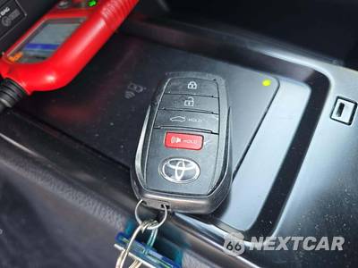 2026 Toyota Camry SE - zdjęcie 5 z 17 - miniatura