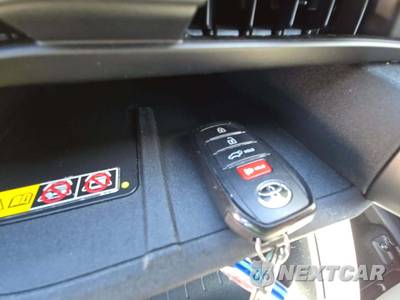 2026 Toyota RAV4 Hybrid XLE Premium - zdjęcie 5 z 17 - miniatura