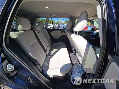 2026 Toyota RAV4 Hybrid XLE Premium - zdjęcie 13 z 17 - miniatura