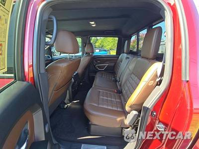 2023 Nissan TITAN Platinum Reserve Crew Cab Short Bed - zdjęcie 10 z 20 - miniatura