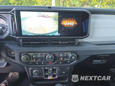 2026 Jeep Wrangler 4 Door Sahara - zdjęcie 10 z 20 - miniatura
