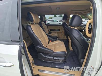 2017 Kia Sedona SXL 120.5" WB - zdjęcie 17 z 27 - miniatura