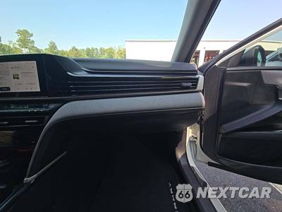 2025 Toyota Camry LE - zdjęcie 19 z 28 - miniatura
