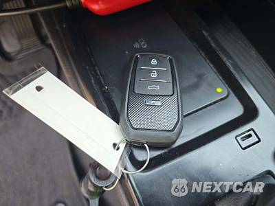 2025 Toyota Camry LE - zdjęcie 8 z 28 - miniatura