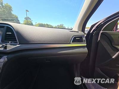 2018 Hyundai Elantra SEL Sedan - zdjęcie 19 z 23 - miniatura