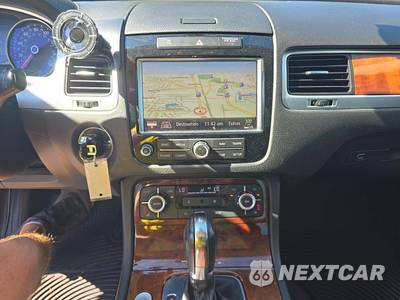 2012 Volkswagen Touareg TDI Sport w/Navigation - zdjęcie 7 z 22 - miniatura