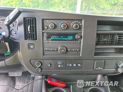 2025 Chevrolet Express 3500 Passenger Van LS 1LS 155.1" WB - zdjęcie 7 z 20 - miniatura