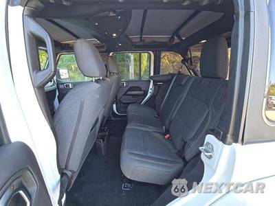 2026 Jeep Wrangler 4 Door Sahara - zdjęcie 10 z 17 - miniatura