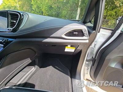 2026 Chrysler Pacifica Limited 121.6" WB - zdjęcie 17 z 22 - miniatura