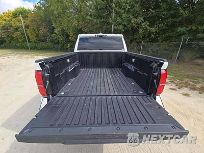 2026 Toyota Tacoma TRD Off-Road Crew Cab Medium Bed - zdjęcie 11 z 18 - miniatura