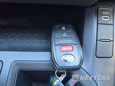 2026 Toyota RAV4 Hybrid XLE Premium - zdjęcie 8 z 21 - miniatura