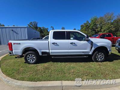 2023 Ford Super Duty F-250 XLT Crew Cab Medium Bed - zdjęcie 4 z 22 - miniatura