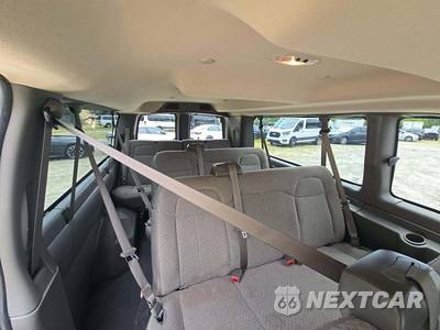 2026 Chevrolet Express 3500 Passenger Van LS 1LS 155.1" WB - zdjęcie 10 z 18 - miniatura