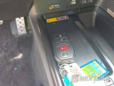 2026 Toyota Camry SE - zdjęcie 5 z 18 - miniatura