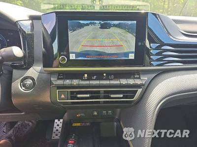 2026 Toyota Camry SE - zdjęcie 7 z 18 - miniatura