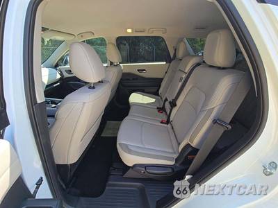 2026 Nissan Pathfinder SL - zdjęcie 10 z 18 - miniatura