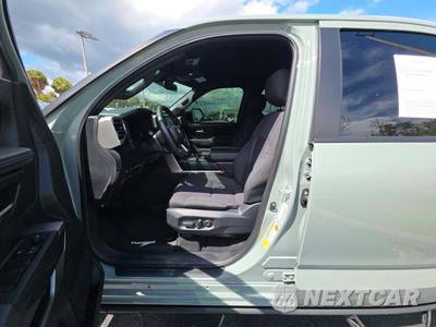 2026 Toyota Tundra SR5 Crew Cab Short Bed - zdjęcie 6 z 20 - miniatura