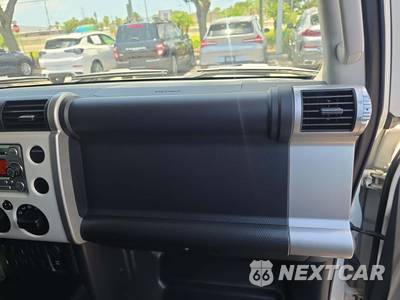 2014 Toyota FJ Cruiser w/Rear Doors - zdjęcie 19 z 20 - miniatura