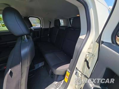 2014 Toyota FJ Cruiser w/Rear Doors - zdjęcie 13 z 20 - miniatura