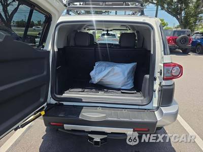 2014 Toyota FJ Cruiser w/Rear Doors - zdjęcie 14 z 20 - miniatura