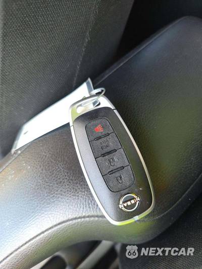 2025 Nissan Versa SV - zdjęcie 8 z 21 - miniatura