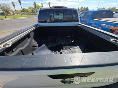 2017 Nissan TITAN PRO-4X Crew Cab Short Bed - zdjęcie 14 z 24 - miniatura