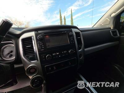 2018 Nissan TITAN PRO-4X Crew Cab Short Bed - zdjęcie 10 z 24 - miniatura