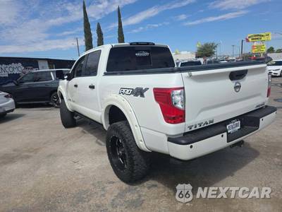 2018 Nissan TITAN PRO-4X Crew Cab Short Bed - zdjęcie 2 z 24 - miniatura
