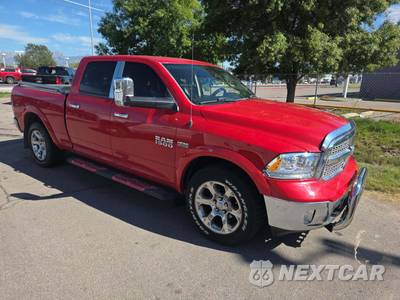 2017 Ram 1500 Laramie Crew Cab Medium Bed - zdjęcie 4 z 21 - miniatura