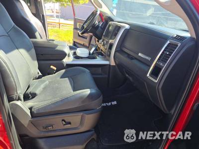 2017 Ram 1500 Laramie Crew Cab Medium Bed - zdjęcie 18 z 21 - miniatura