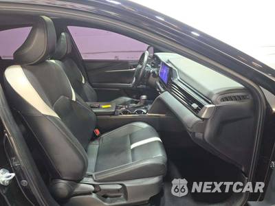 2025 Toyota Camry SE - zdjęcie 18 z 28 - miniatura