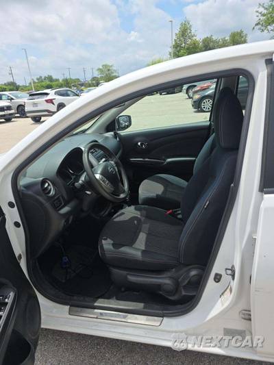 2015 Nissan Versa SV - zdjęcie 6 z 23 - miniatura