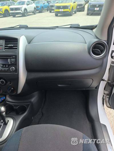 2015 Nissan Versa SV - zdjęcie 19 z 23 - miniatura
