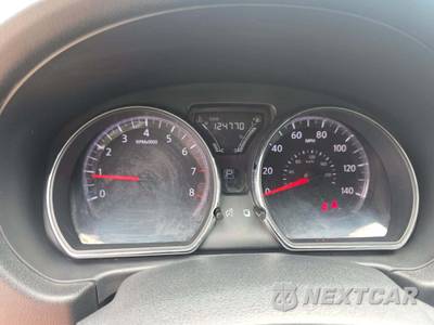 2015 Nissan Versa SV - zdjęcie 9 z 23 - miniatura