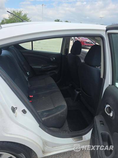 2015 Nissan Versa SV - zdjęcie 16 z 23 - miniatura