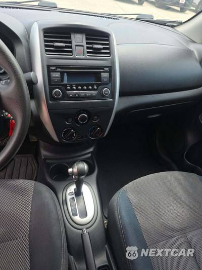 2015 Nissan Versa SV - zdjęcie 10 z 23 - miniatura