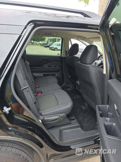 2025 Nissan Pathfinder SV - zdjęcie 14 z 18 - miniatura