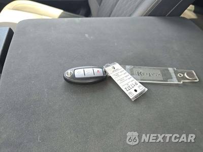 2023 Nissan TITAN SV Crew Cab Short Bed - zdjęcie 5 z 27 - miniatura