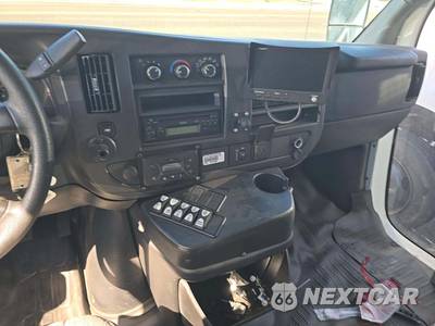 2015 Chevrolet Express 4500 Cutaway 2WT DRW - zdjęcie 10 z 22 - miniatura