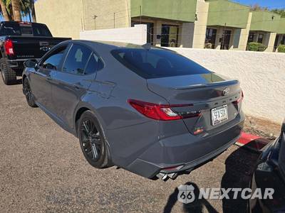 2025 Toyota Camry SE - zdjęcie 2 z 24 - miniatura