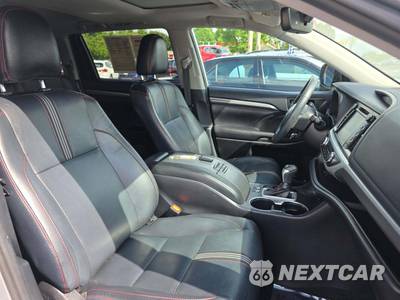 2019 Toyota Highlander SE - zdjęcie 19 z 30 - miniatura