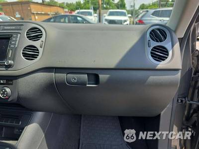 2016 Volkswagen Tiguan SE - zdjęcie 19 z 28 - miniatura