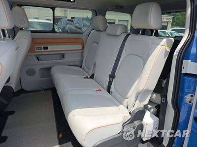 2025 Volkswagen ID. Buzz 1st Edition Two-Tone 128.0" WB - zdjęcie 13 z 22 - miniatura