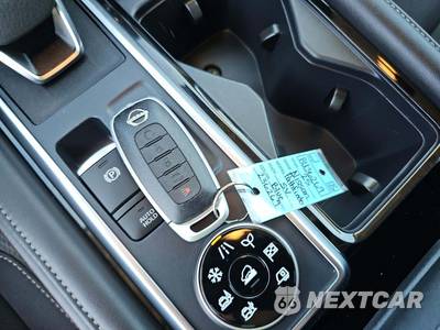 2025 Nissan Pathfinder SV - zdjęcie 8 z 24 - miniatura