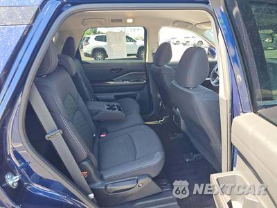 2025 Nissan Pathfinder SV - zdjęcie 17 z 24 - miniatura
