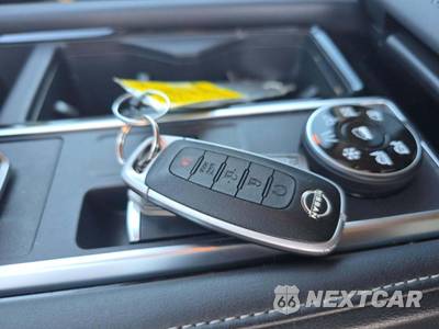 2025 Nissan Pathfinder SV - zdjęcie 8 z 22 - miniatura
