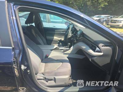 2021 Toyota Camry LE - zdjęcie 18 z 30 - miniatura