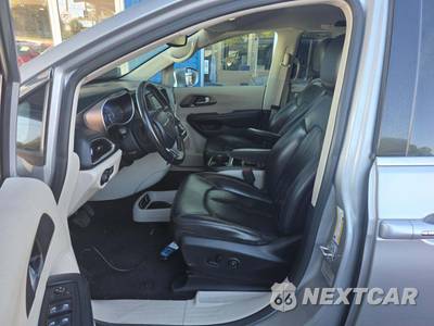 2017 Chrysler Pacifica Touring L 121.6" WB - zdjęcie 6 z 27 - miniatura